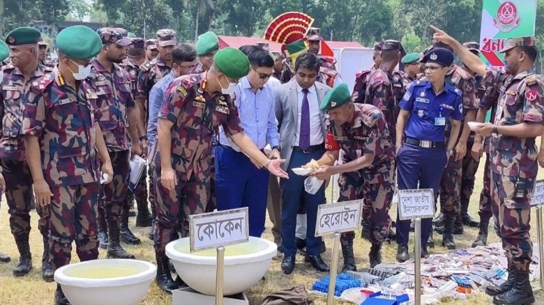 ৩ কোটি টাকার মাদক ধ্বংস করল বিজিবি...