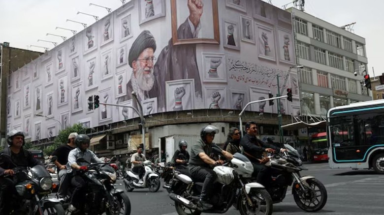 উচ্চমাত্রায় সমৃদ্ধ ইউরেনিয়ামের মজুত হস্তান্তরে সম্...