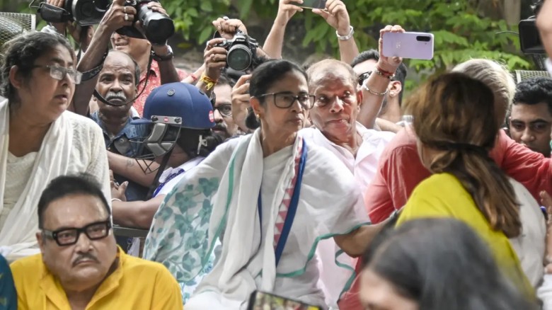 শুভেন্দু সরকারের বিরুদ্ধে প্রথমবার রাজপথে মমতা...