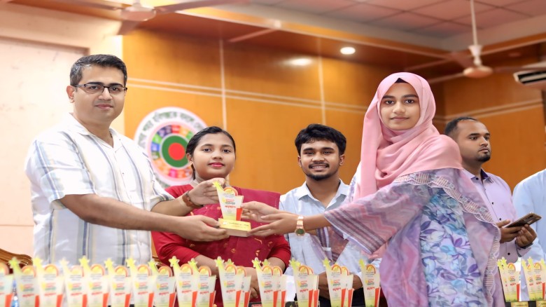 হবিগঞ্জে ২৫০ কৃতি শিক্ষার্থীকে সংবর্ধনা ও স্কলারশি...