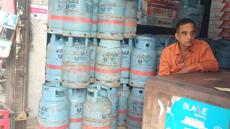 বান্দরবানে এলপিজির চরম সংকট: ৩৫০০ টাকায় বিক্রি হচ্ছে ১২ কেজির গ্যাস সিলিন্ডার